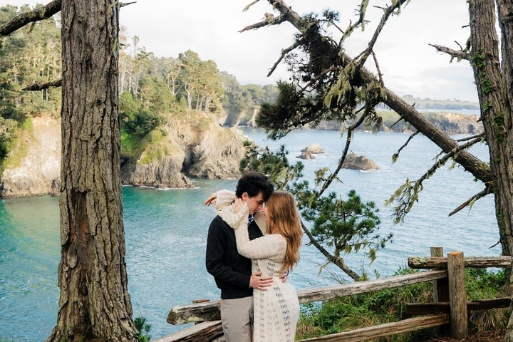 Private Vacation Photoshoot with Photographer in Mendocino - Photo 1 of 25